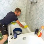 Bauer sucht Frau 2013 – Folge 2 – Brian putzt das Badezimmer
