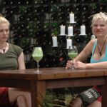 Larissa und Melanie in der “Dschungel-Weinprobe”