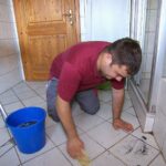 Bauer sucht Frau 2014 – Folge 4 – Markus putzt sein Badezimmer blitzblank