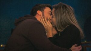 Der Bachelor 2021 Folge 7 - Hannah und Niko küssen sich