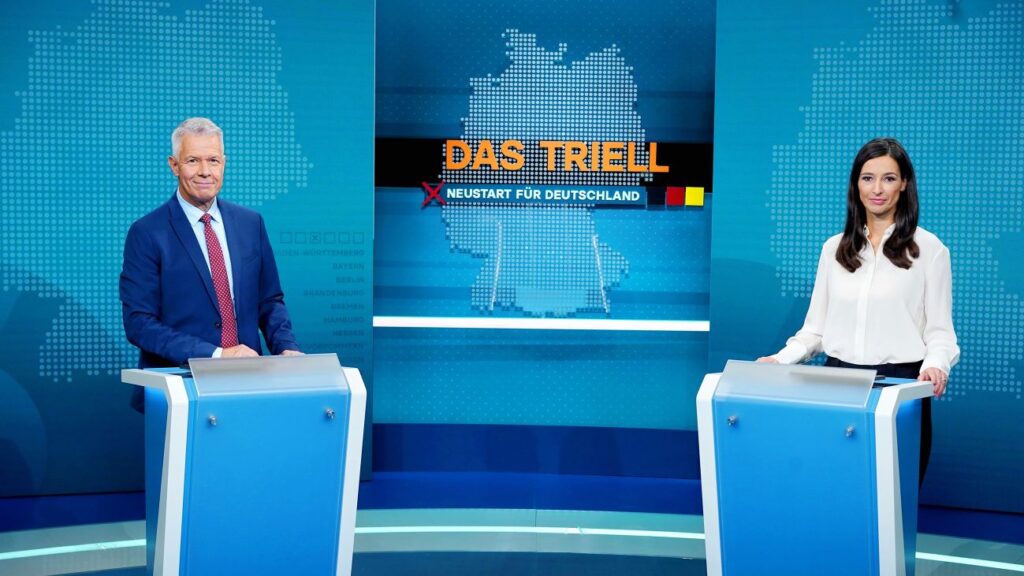 RTL Moderatoren Pinar Atalay und Peter Kloeppel im "Das Triell"-Studio-Set in Berlin