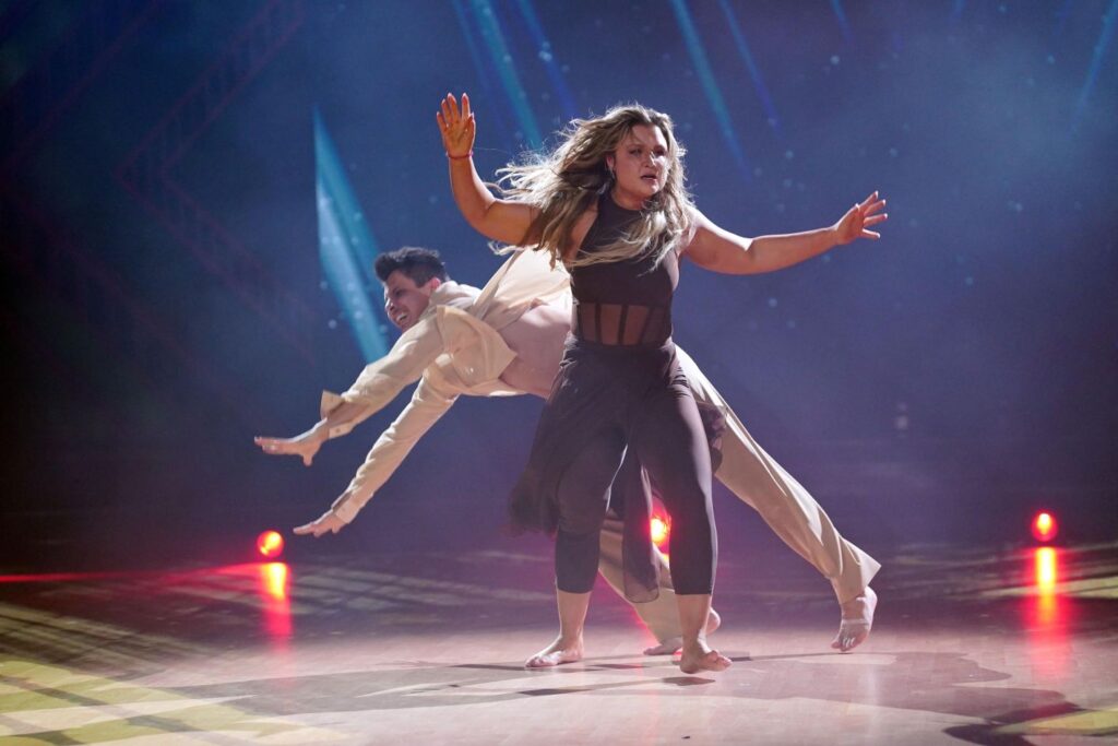 Let's Dance 2024 Show 4 - Sophia Thiel und Alexandru Ionel tanzen Contemporary