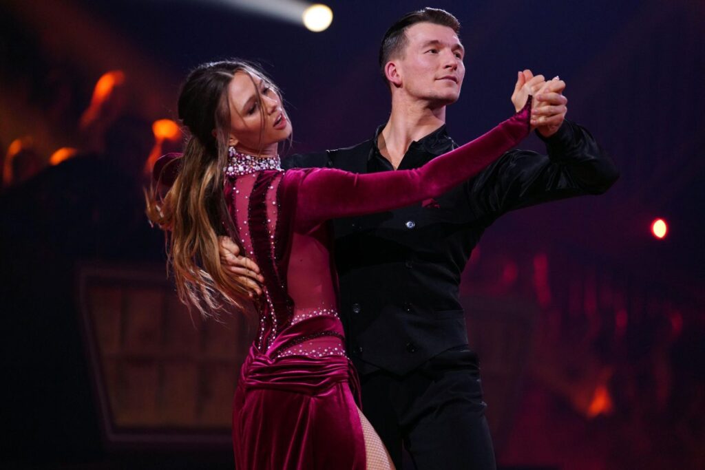 Let's Dance 2024 Show 4 - Ann-Kathrin Bendixen und Mikael Tatarkin tanzen Tango